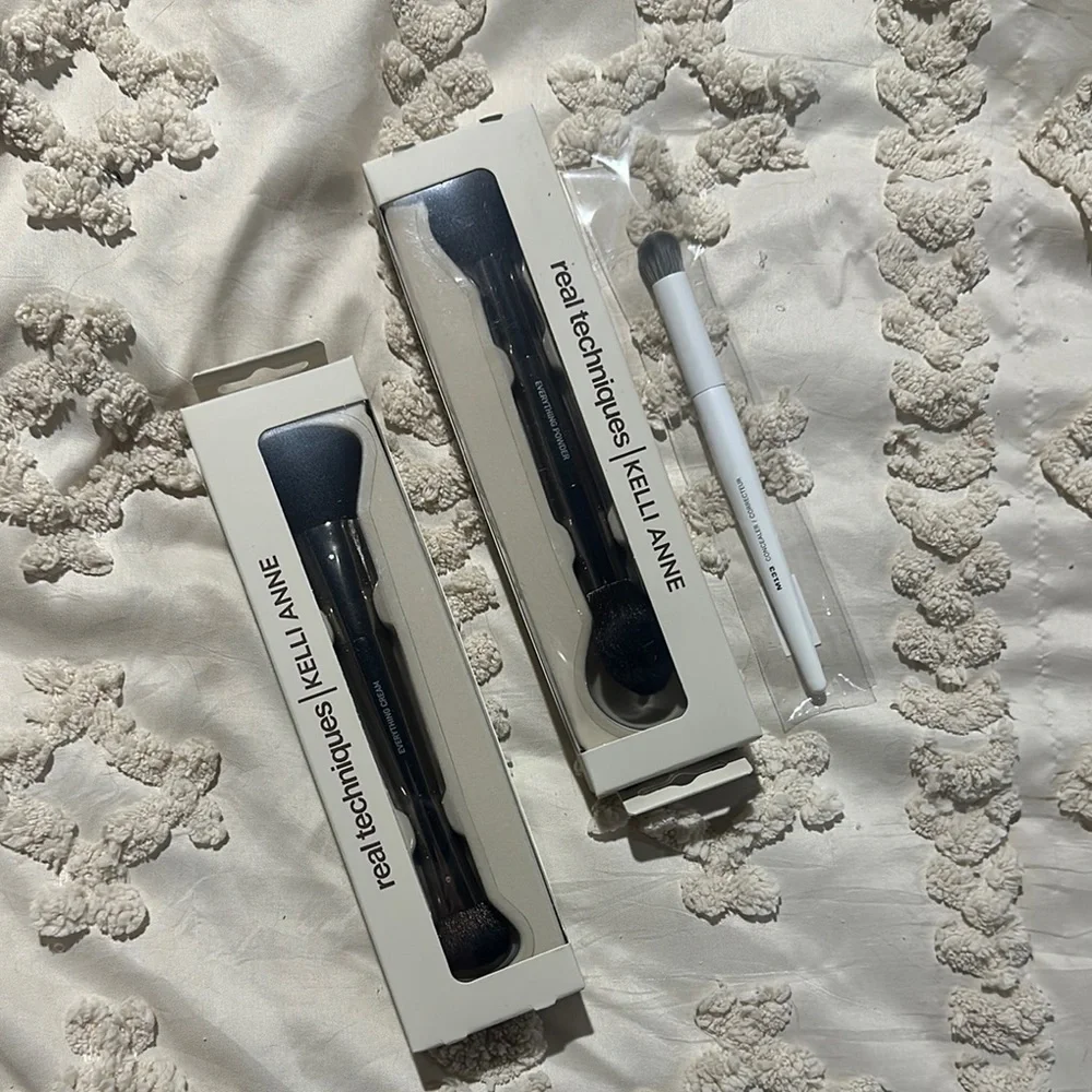 Real Techniques Kelli Anne Makeup Brush Set - White and Black